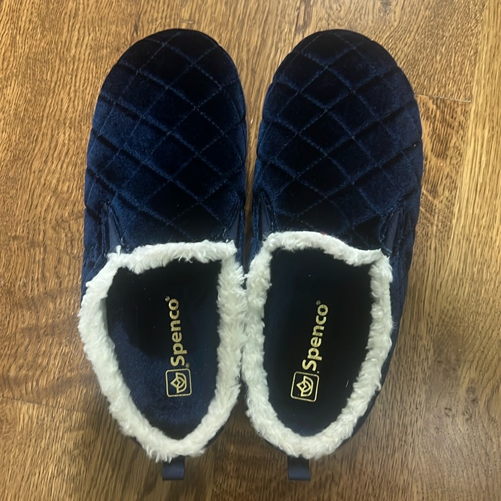 SPENCO Women’s Velveteen Slipper.
